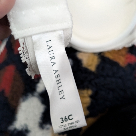 Laura Ashley push-up bra - Picture 3 of 3